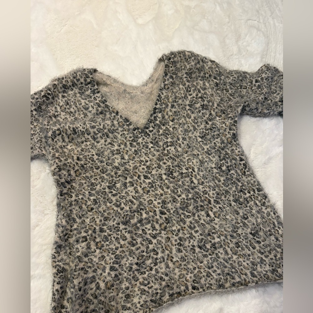 Leopard Print V-Neck Sweater sze Med